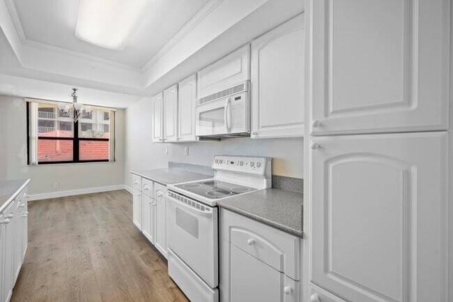 Building Photo - 5480 N Ocean Dr