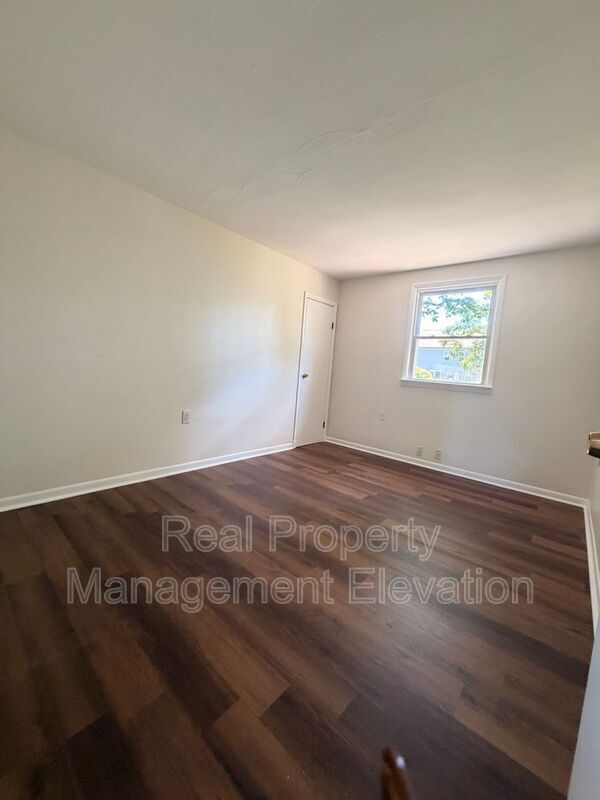 Building Photo - 197 Westwood Dr