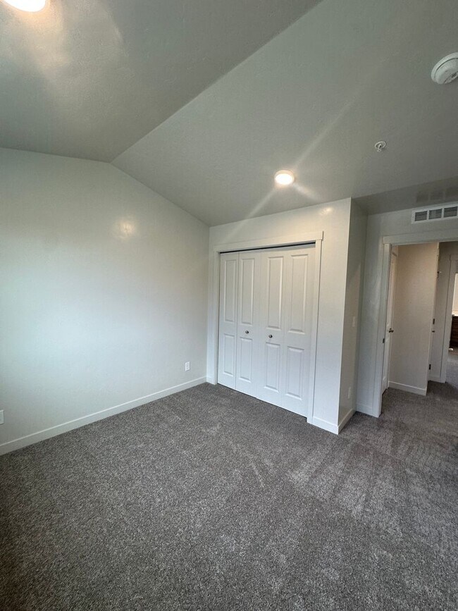 Building Photo - 4095 S Lone Pne Wy