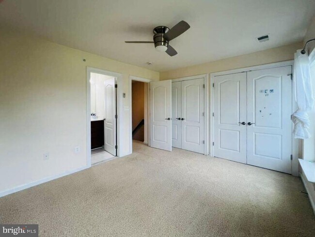 Building Photo - 7440 Riding Meadow Way
