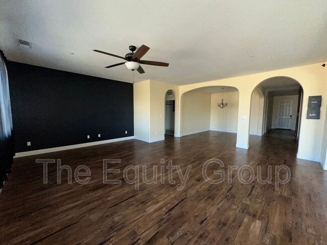Building Photo - 1724 W Sedona Ave