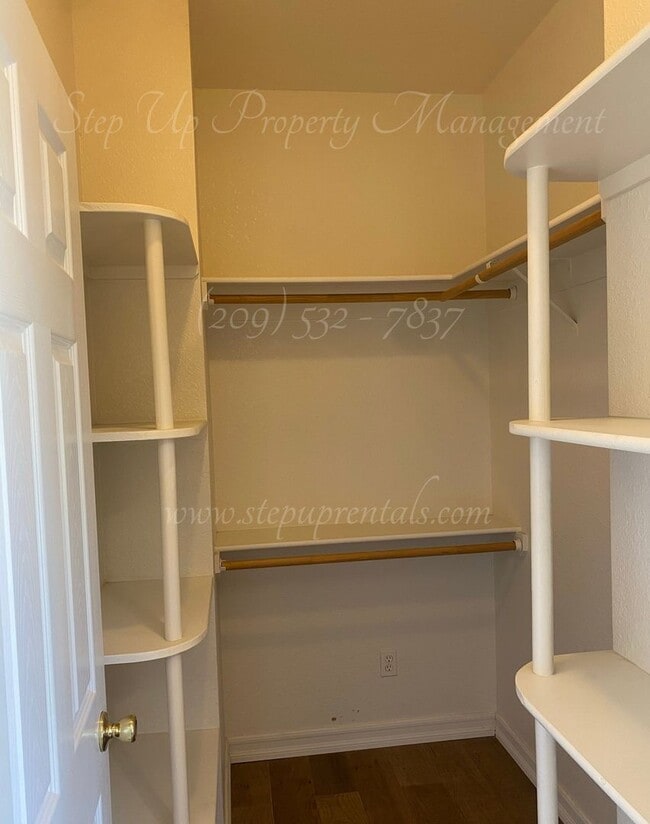 Building Photo - Elegant Mountain-View Home with Solar, Well Water & Septic – Utility Savings Included!