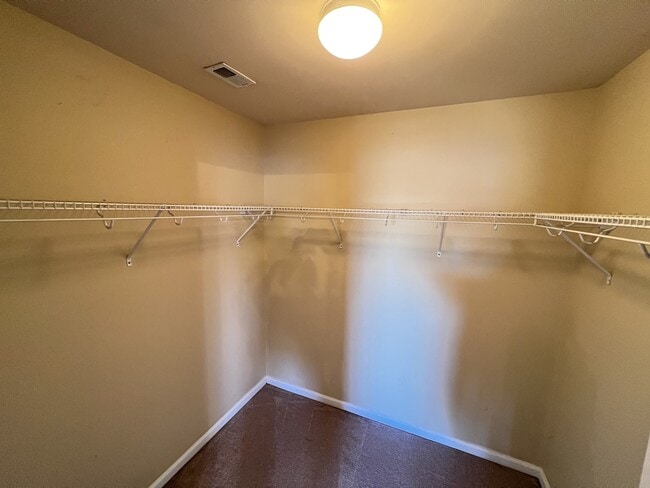 Building Photo - 1221 Briar Rose Ln