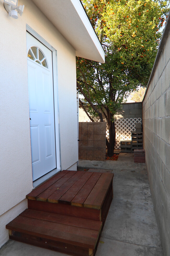 Building Photo - 1231 E 53rd St