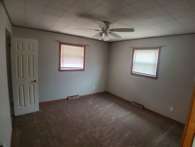 Guest room - 604 Walnut Ridge St