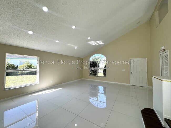 Building Photo - 2985 Viscount Cir