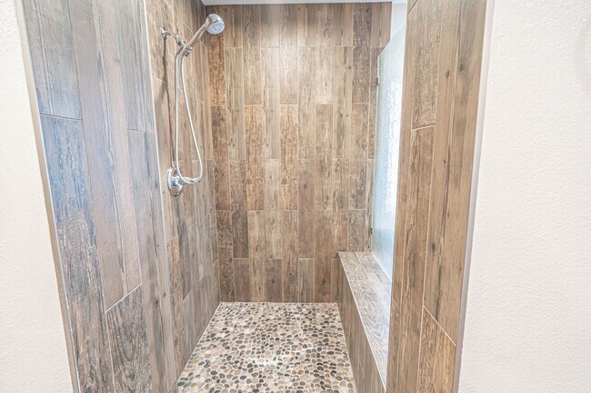 Building Photo - Tesoro Del Valle 4 Bedroom + Loft Home for...