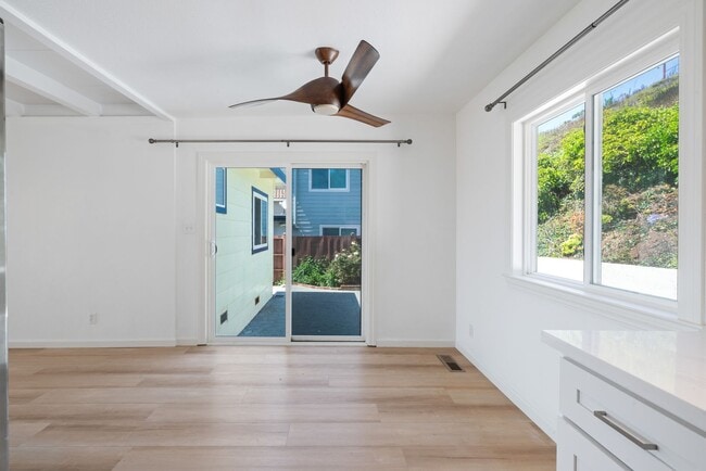 Building Photo - Pacific Ocean and Hillside Views