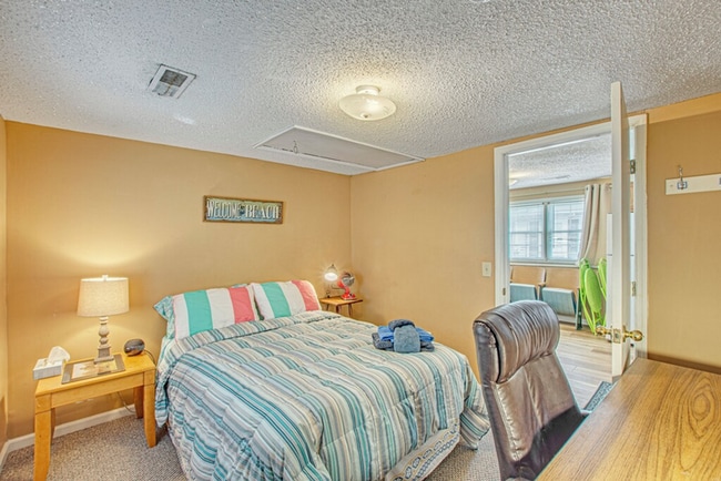 Building Photo - 2063 Arbutus Ave