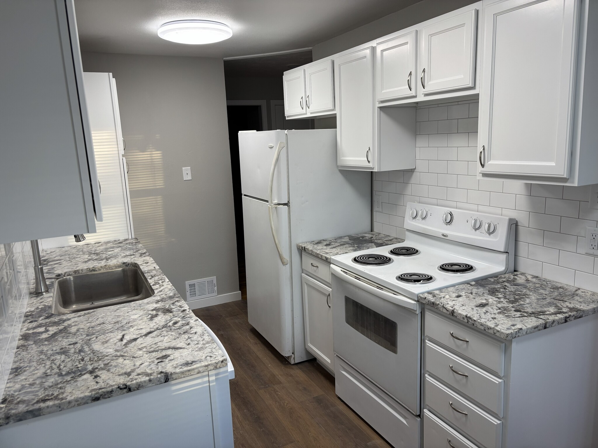 Building Photo - 69 Toponce Dr