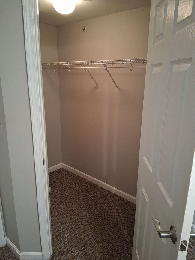 Building Photo - Laurel Station - 3BR/2BA Condo in Fort Sanders available for FALL 2026! Rent includes TWO assigne...