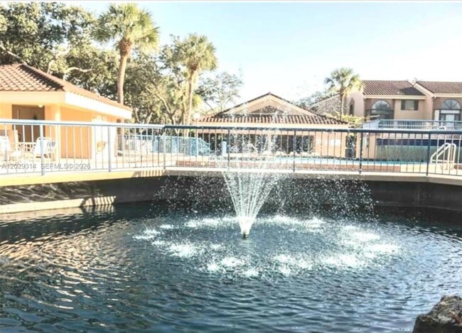Building Photo - 15495 N Miami Lakeway