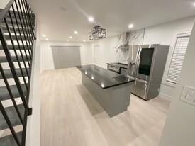 Building Photo - 603 Woodside Way