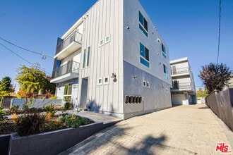 Building Photo - 10803 1/2 Kling St