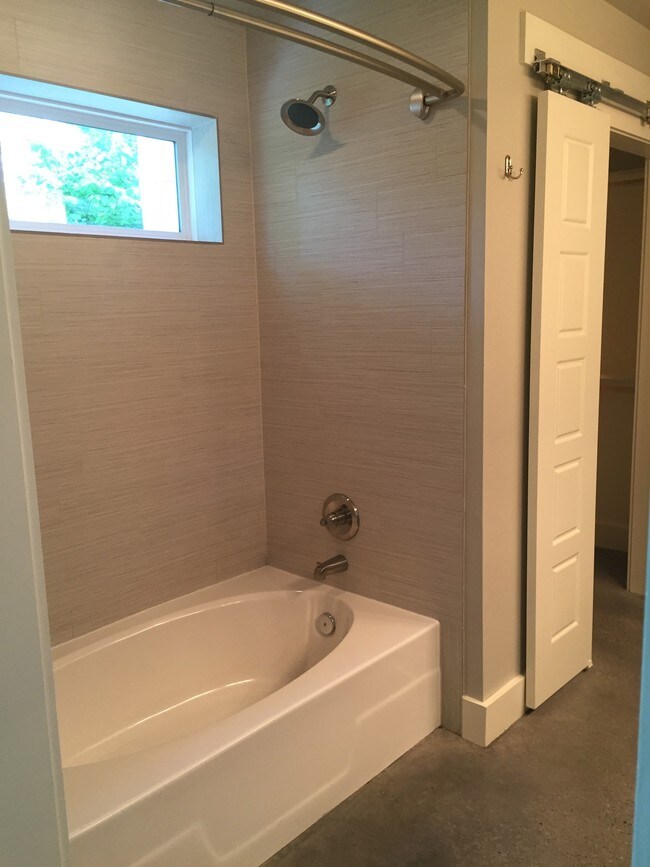 Interior Photo - 6th Street Studios