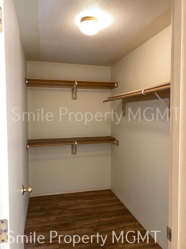 Building Photo - 2523 SE 105th Ave