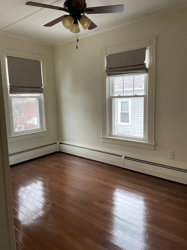 Building Photo - 14 Tyler St