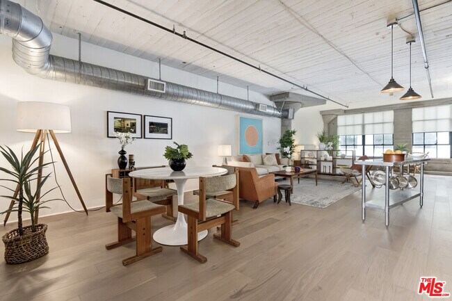 Building Photo - 200 N San Fernando Rd