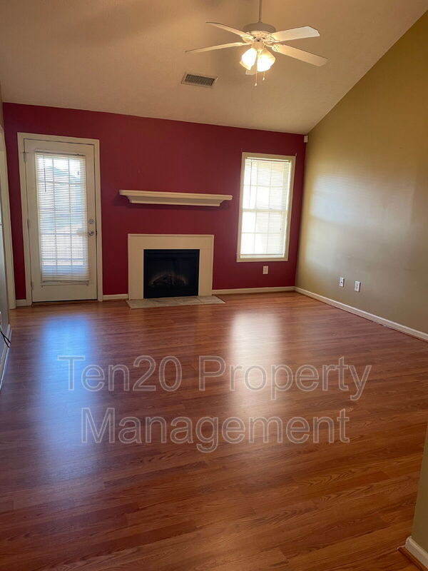 Building Photo - 5715 Boby Dr