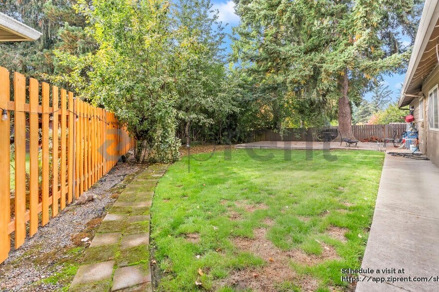 Building Photo - 20534 SW Rosa Dr