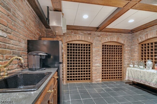 Building Photo - 787 Peach Tree Ln