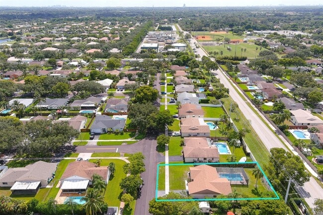 Building Photo - 11909 SW 48th Ct