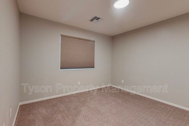 Building Photo - 4571 Villa Loma Ln NE