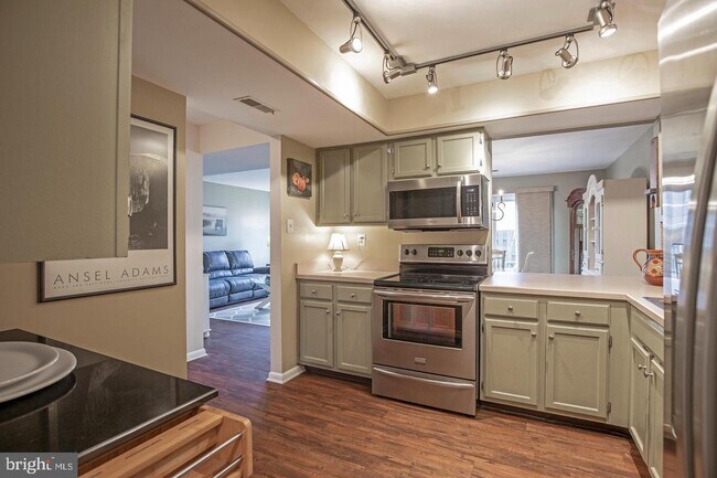 Building Photo - 502 Portsmouth Ct