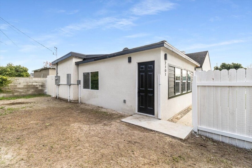 Building Photo - 2101 E 63rd St