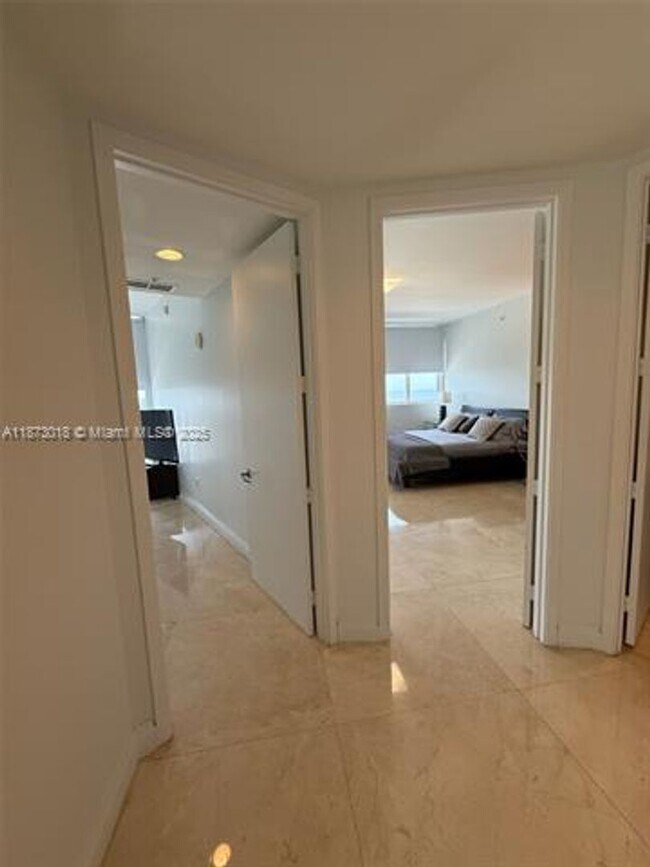 Building Photo - 18201 Collins Ave