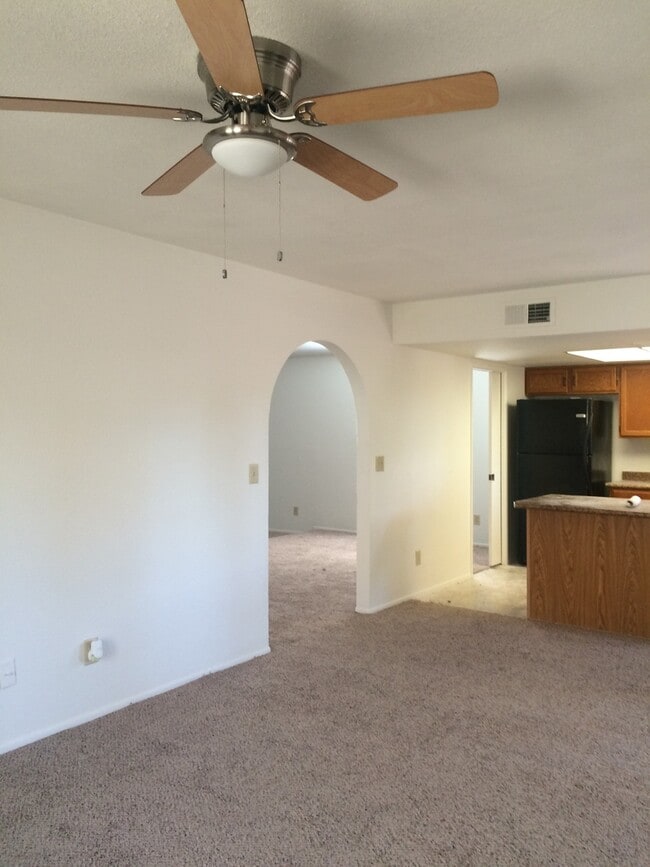 Building Photo - Beautiful 55+ Ahwatukee neighborhood spaci...