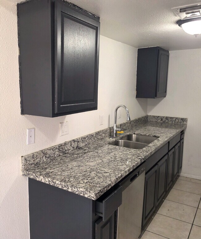 Building Photo - Prime Mesa Location with Community Pool & Strong Rental Appeal