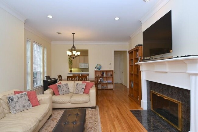 Building Photo - 6841 Staffordshire Blvd