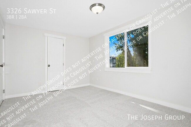 Building Photo - 3326 S Sawyer St