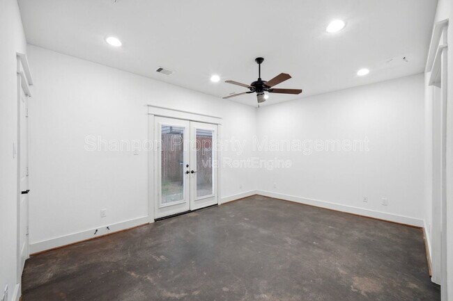Building Photo - 2323 Sperber Ln