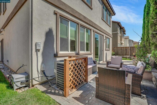 Building Photo - 351 Coolcrest Dr