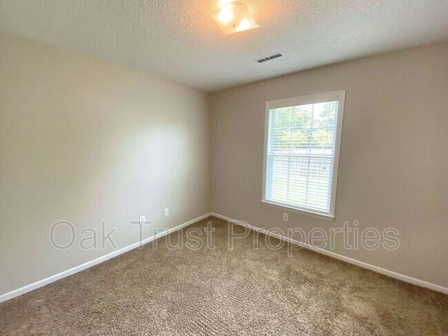 Building Photo - 110 Summer Trace Dr
