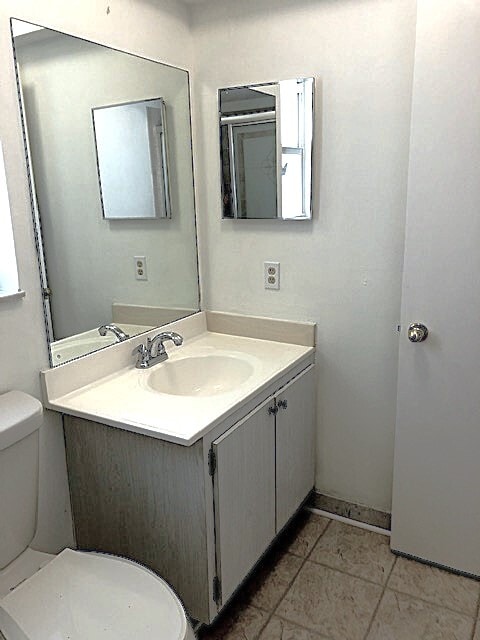 Building Photo - 1115 Lake Terrace