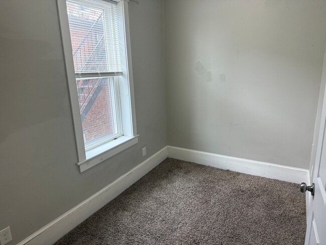 Building Photo - 528 E King St