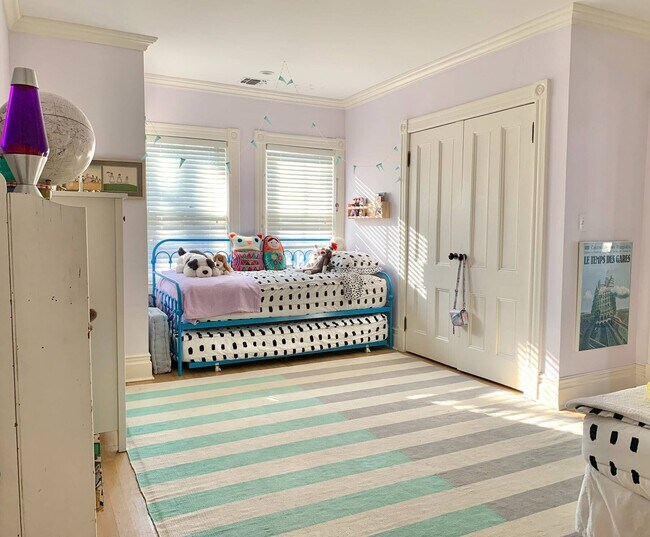 Building Photo - 81 Hampton St