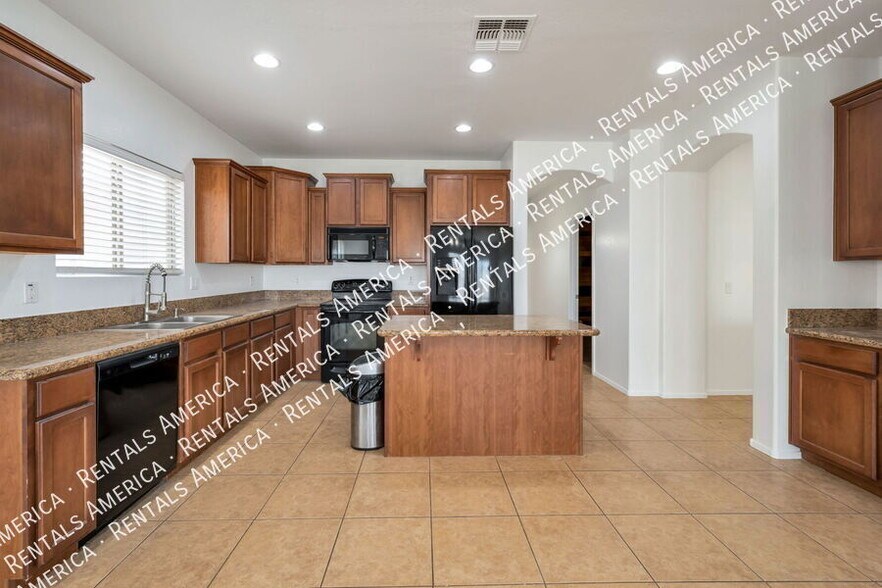 Building Photo - 9612 Tangerine Rd