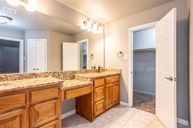 Building Photo - 2208 Kingsley Dr