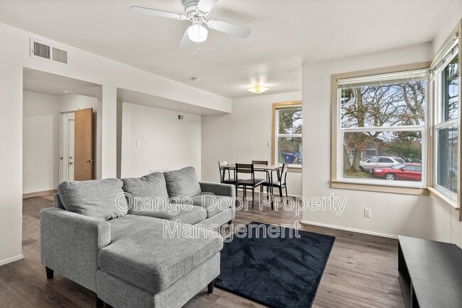 Building Photo - 51 S Arizona Ave