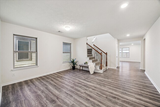 Building Photo - 2542 White Bluff Ln