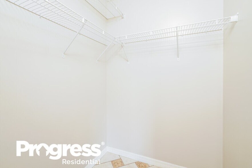 Building Photo - 1855 Sherwood Dr