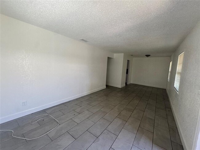 Building Photo - 6619 S Westshore Blvd