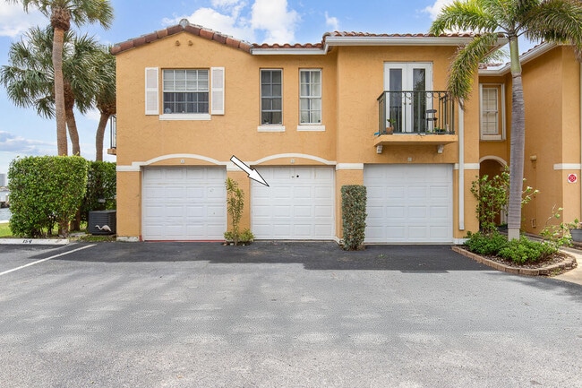 Building Photo - 1060 Lake Shore Dr