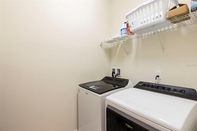 Building Photo - 7195 Oakmoss Loop