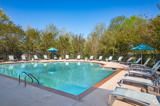 Building Photo - Village Square