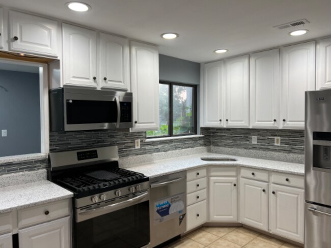 Building Photo - 107 Gate House Ln